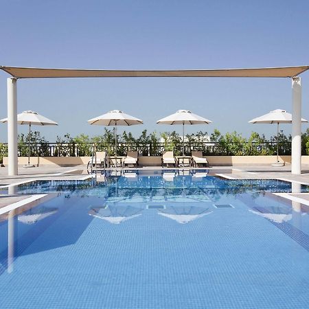 Moevenpick Hotel Apartments Al Mamzar Dubai Esterno foto The swimming pool at the hotel