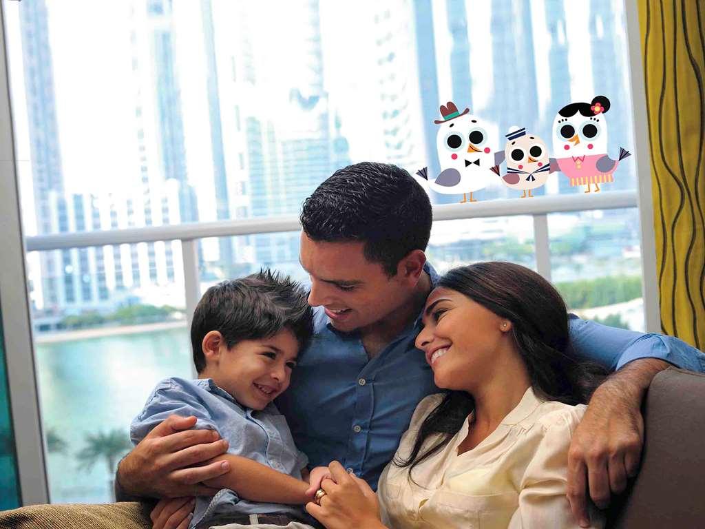 Moevenpick Hotel Apartments Al Mamzar Dubai Amenities foto A family in Panama City