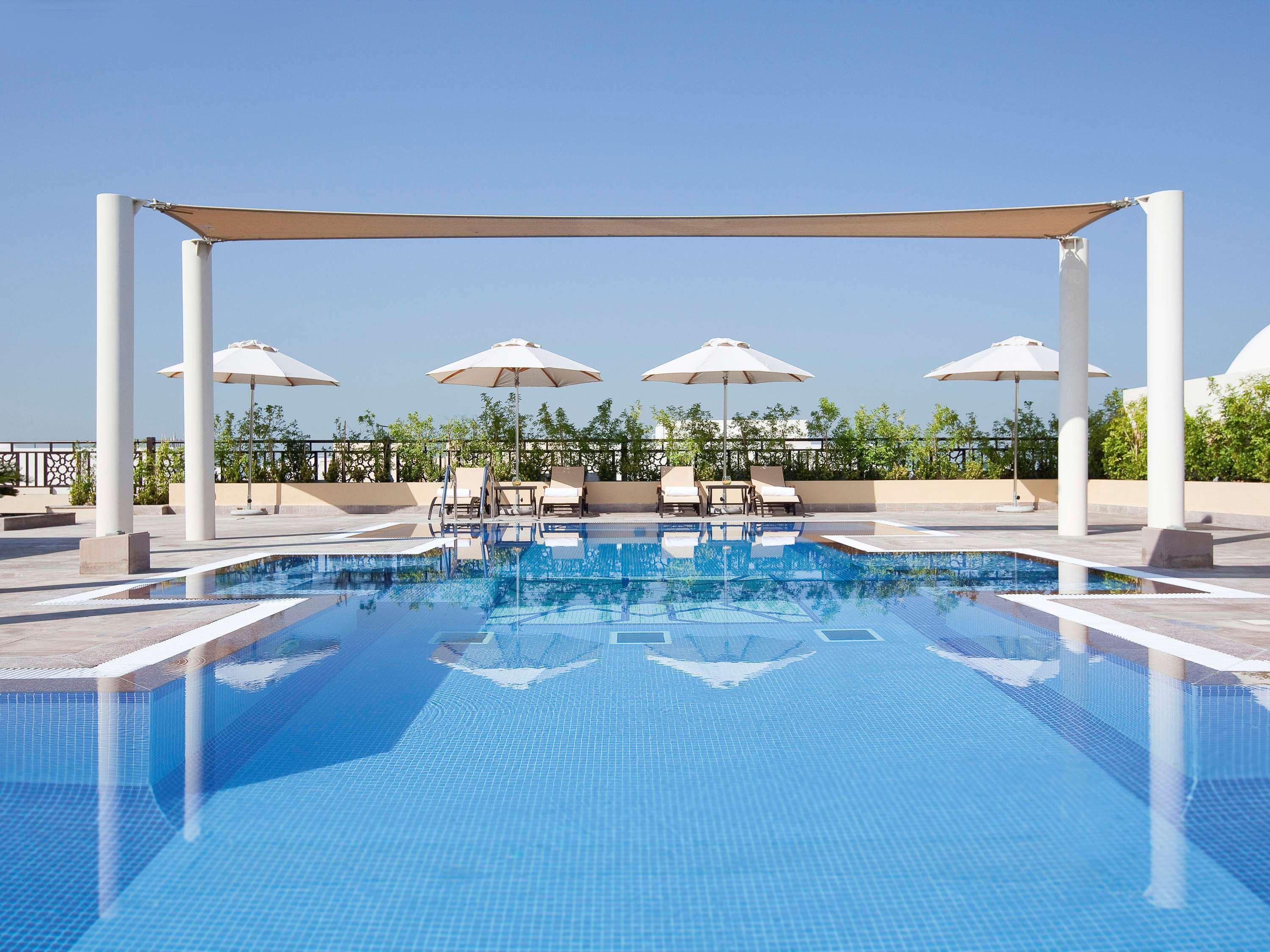 Moevenpick Hotel Apartments Al Mamzar Dubai Esterno foto Rooftop pool at the hotel