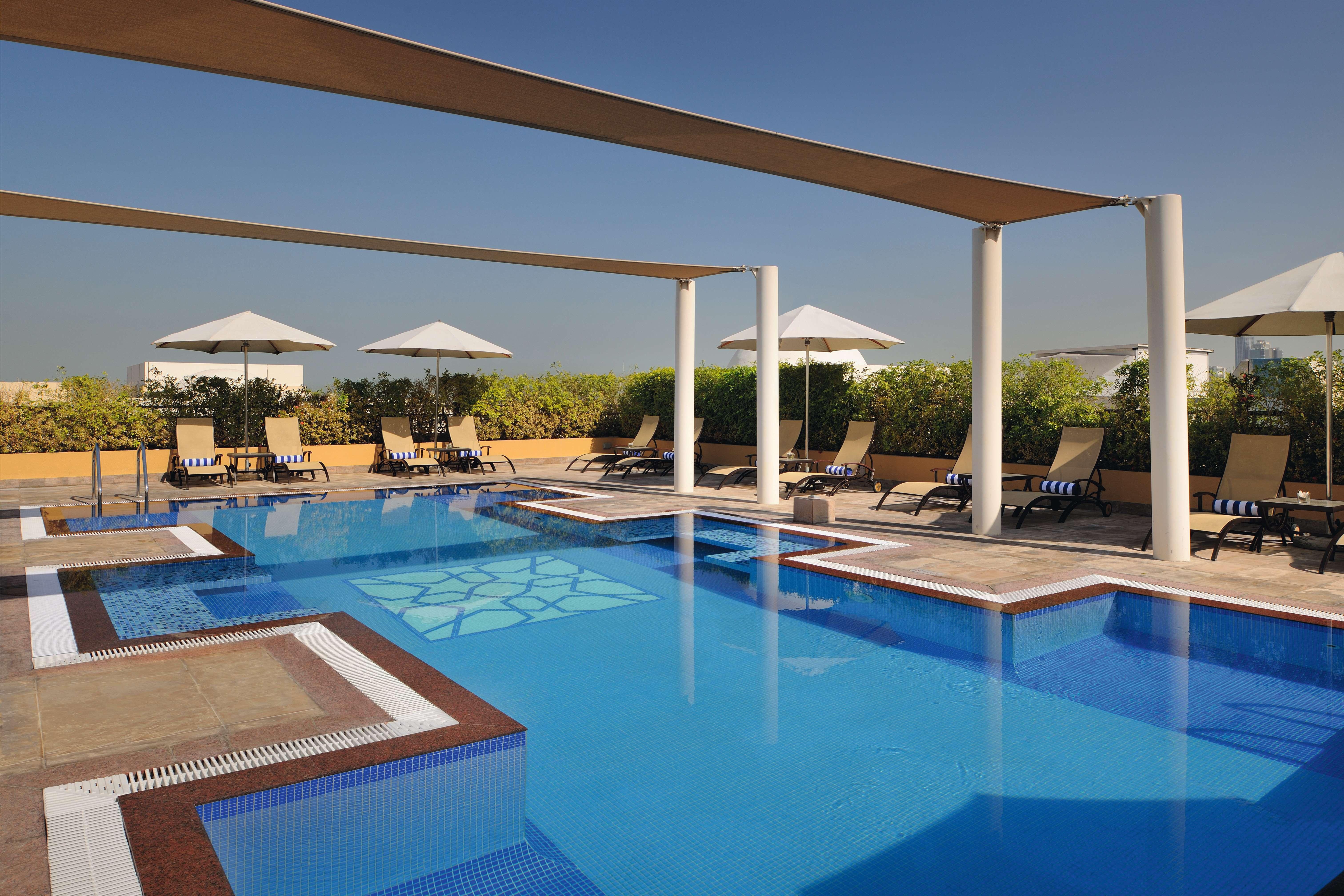 Moevenpick Hotel Apartments Al Mamzar Dubai Esterno foto The swimming pool at the hotel