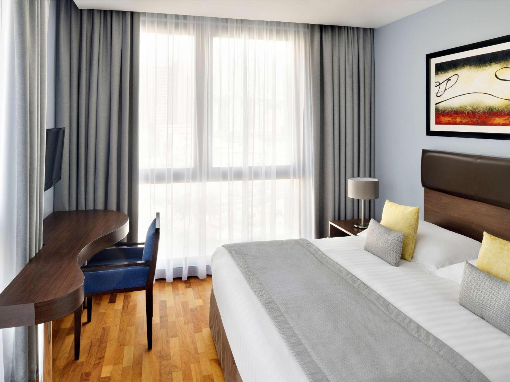 Moevenpick Hotel Apartments Al Mamzar Dubai Esterno foto A typical room at the hotel